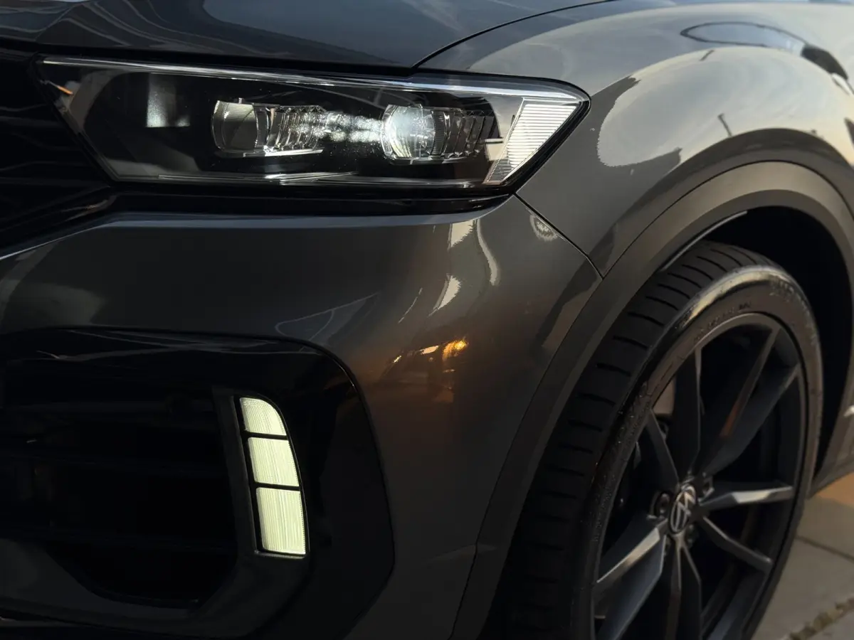 2.0 TSI 4Motion R / PANO / LEDER CARBON / CARPLAY / KEYLESS / CAMERA / DCC / ACC / DODEHOEK / OFFROAD / BEATS /