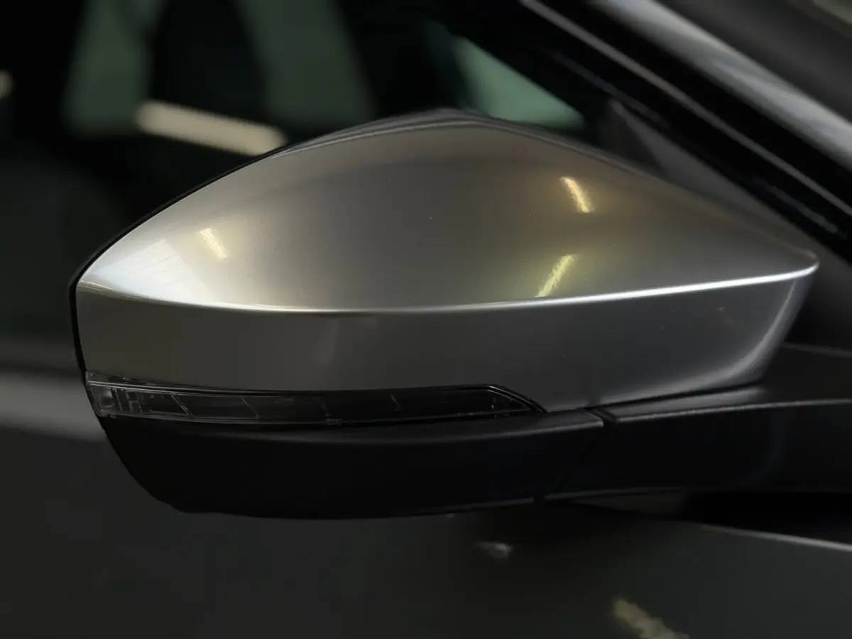 2.0 TSI 4Motion R / PANO / LEDER CARBON / CARPLAY / KEYLESS / CAMERA / DCC / ACC / DODEHOEK / OFFROAD / BEATS /