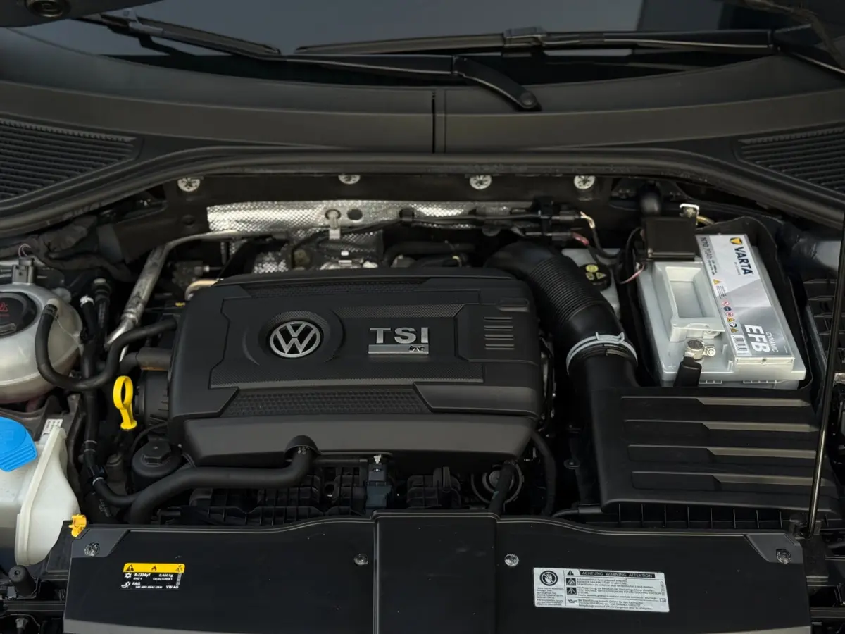 2.0 TSI 4Motion R / PANO / LEDER CARBON / CARPLAY / KEYLESS / CAMERA / DCC / ACC / DODEHOEK / OFFROAD / BEATS /