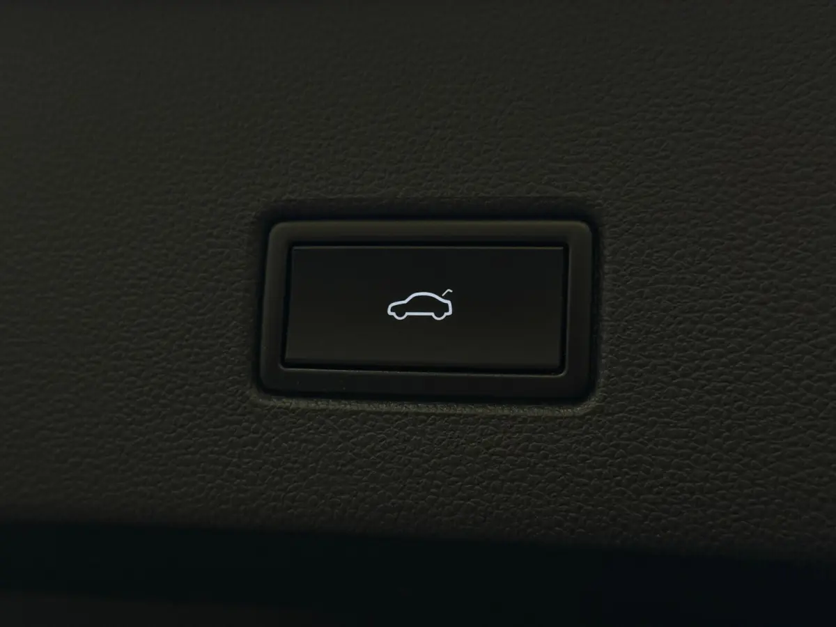 2.0 TSI 4Motion R / PANO / LEDER CARBON / CARPLAY / KEYLESS / CAMERA / DCC / ACC / DODEHOEK / OFFROAD / BEATS /