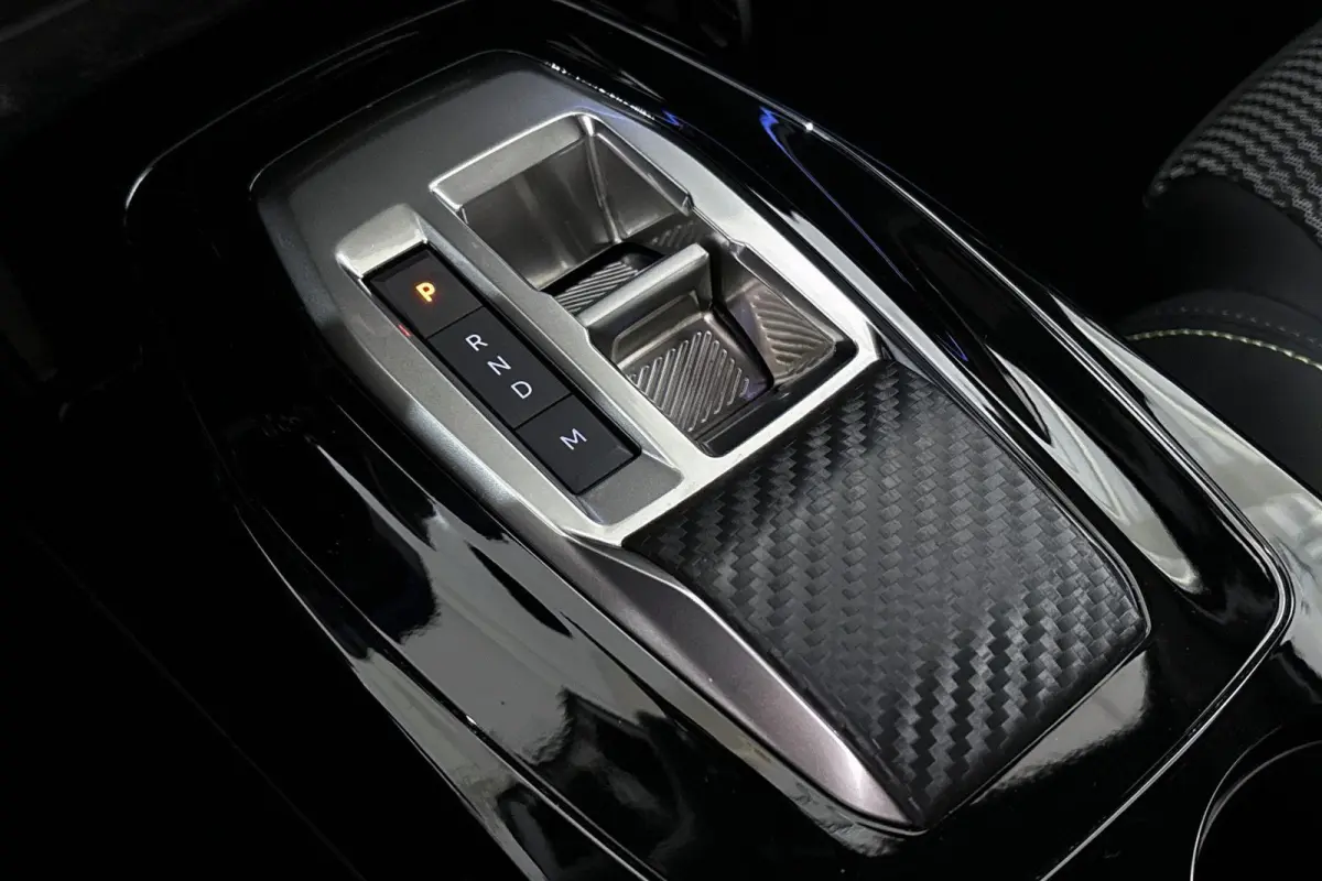 1.2 Hybrid 110 e-DCS6 GT Camera Keyless LED Apple CarPlay