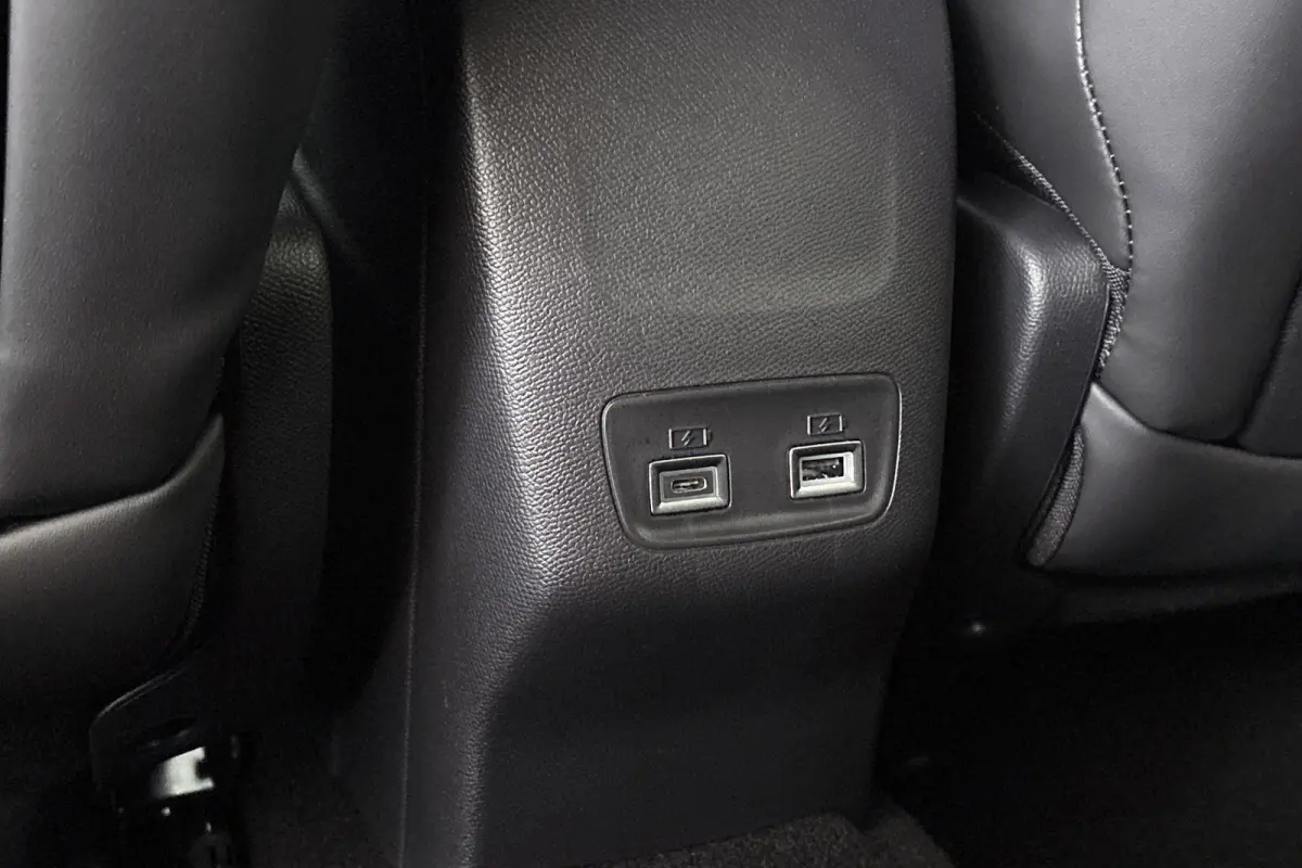 1.2 Hybrid 110 e-DCS6 GT Camera Keyless LED Apple CarPlay