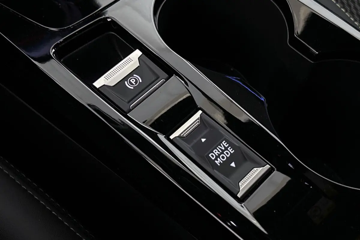 1.2 Hybrid 110 e-DCS6 GT Camera Keyless LED Apple CarPlay