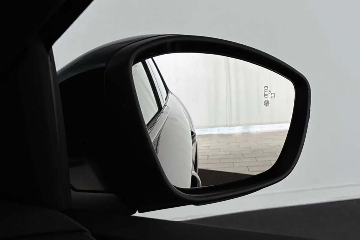 1.2 Hybrid 110 e-DCS6 GT Camera Keyless LED Apple CarPlay