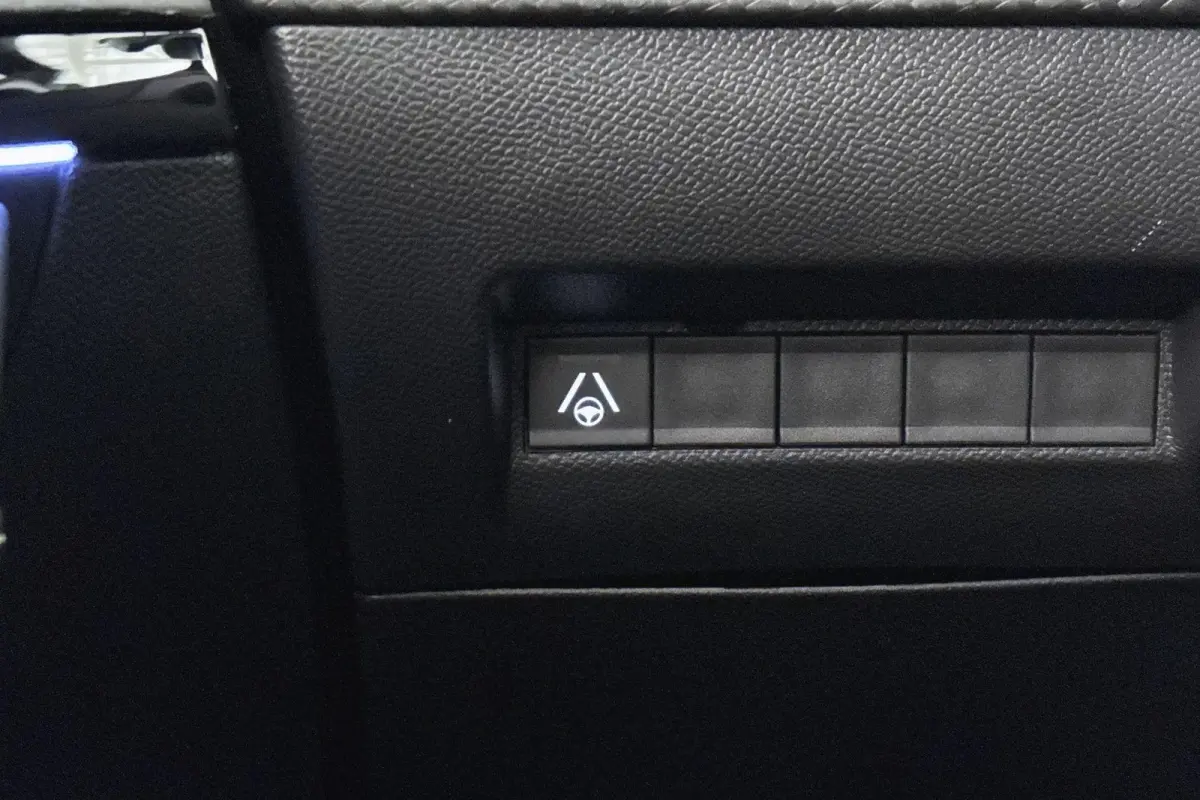 1.2 Hybrid 110 e-DCS6 GT Camera Keyless LED Apple CarPlay