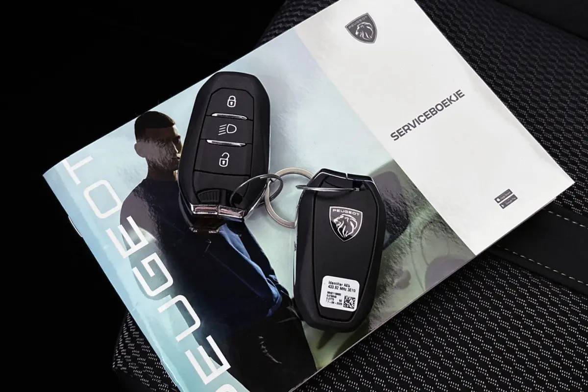 1.2 Hybrid 110 e-DCS6 GT Camera Keyless LED Apple CarPlay