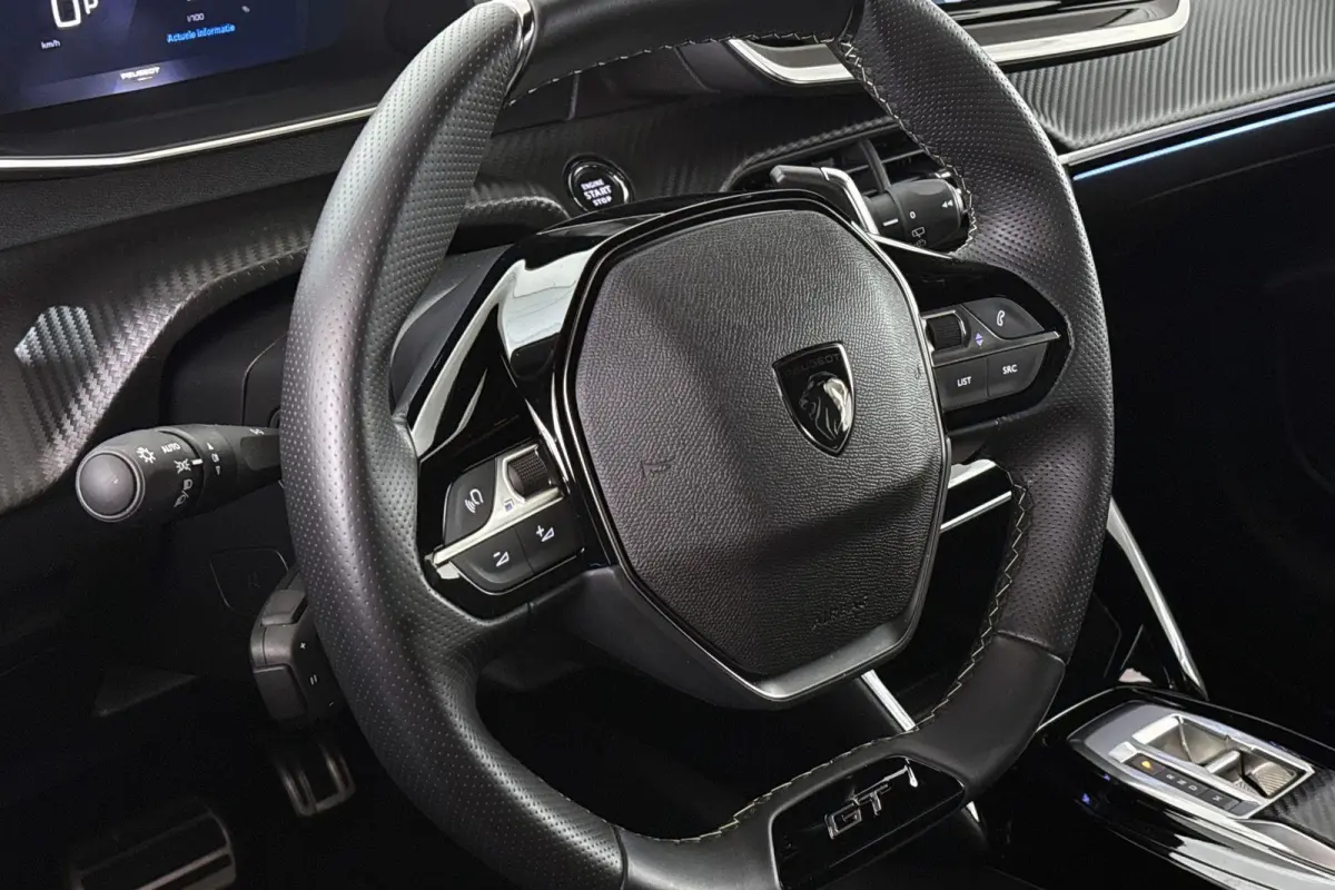1.2 Hybrid 110 e-DCS6 GT Camera Keyless LED Apple CarPlay