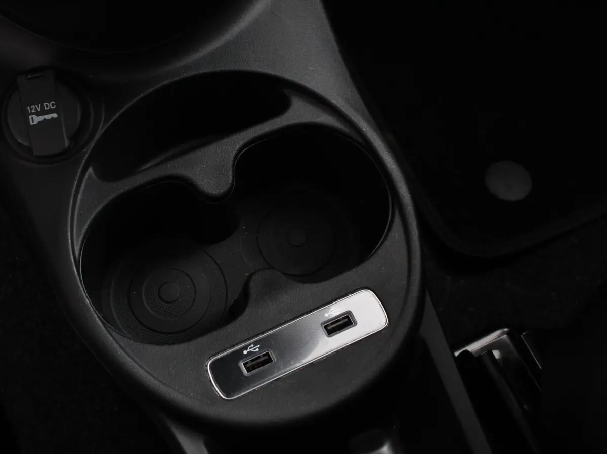 1.0 Hybrid Lounge Plus Cruise control Panorama dak Parkeersensor achter Climate control Apple carplay / Andriod auto