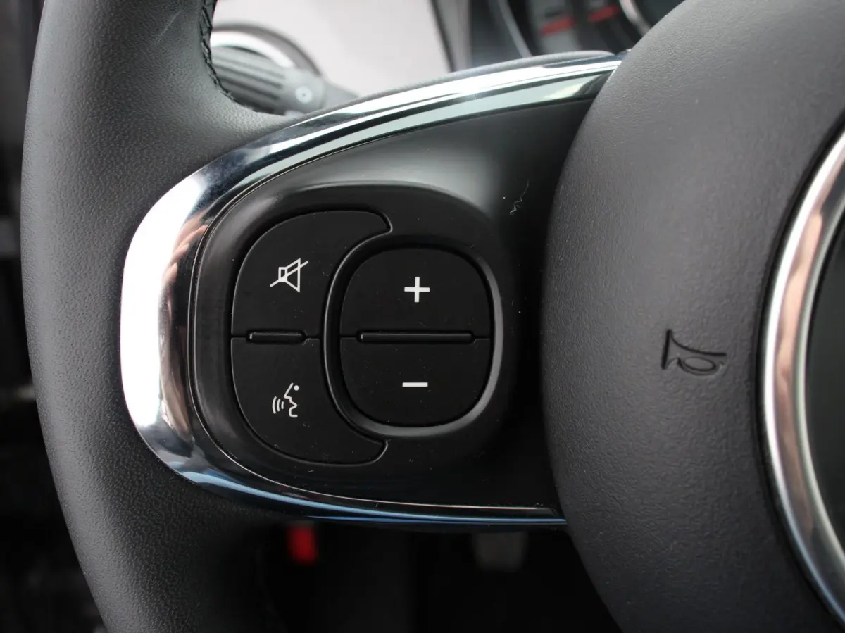 1.0 Hybrid Lounge Plus Cruise control Panorama dak Parkeersensor achter Climate control Apple carplay / Andriod auto