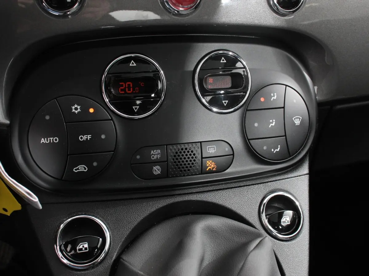 1.0 Hybrid Lounge Plus Cruise control Panorama dak Parkeersensor achter Climate control Apple carplay / Andriod auto