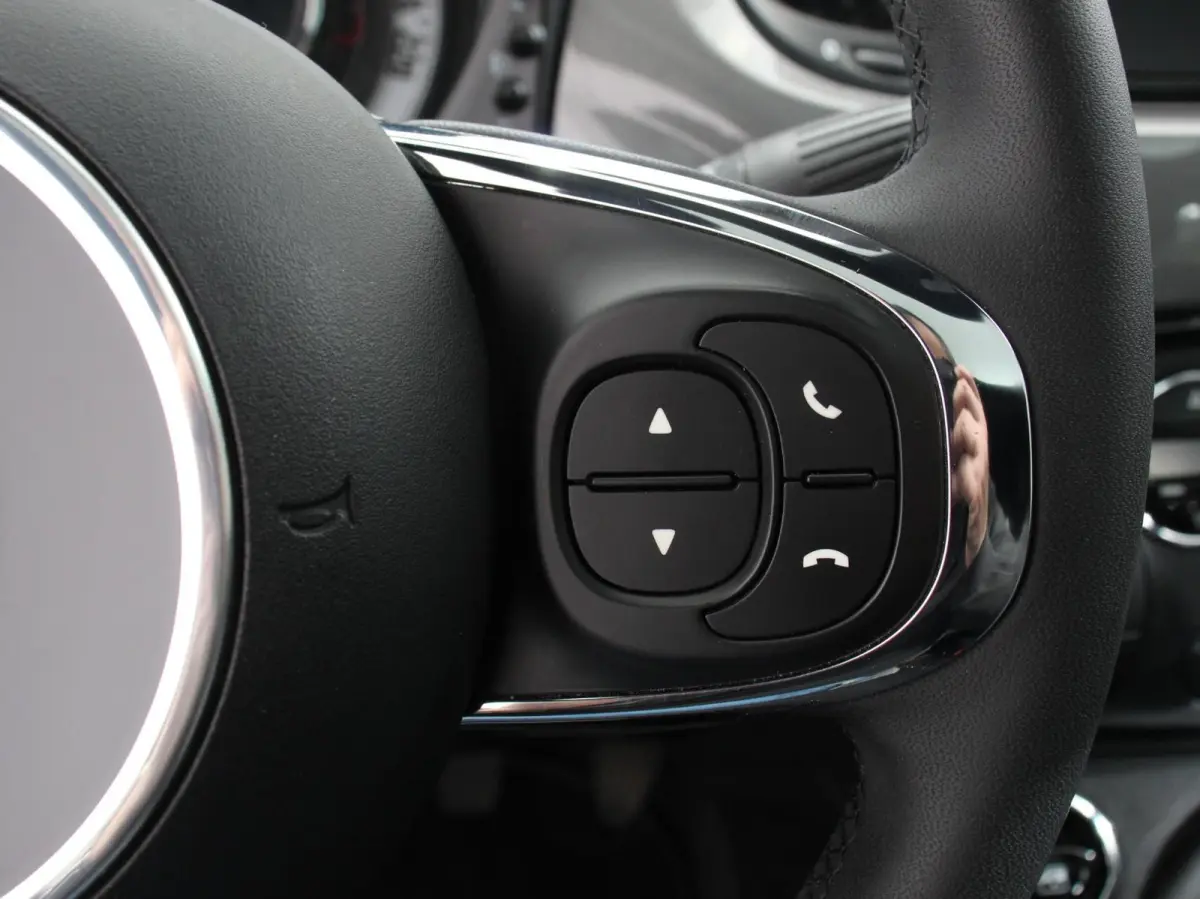 1.0 Hybrid Lounge Plus Cruise control Panorama dak Parkeersensor achter Climate control Apple carplay / Andriod auto