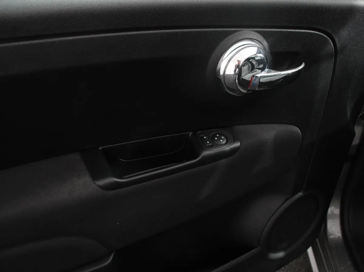 1.0 Hybrid Lounge Plus Cruise control Panorama dak Parkeersensor achter Climate control Apple carplay / Andriod auto