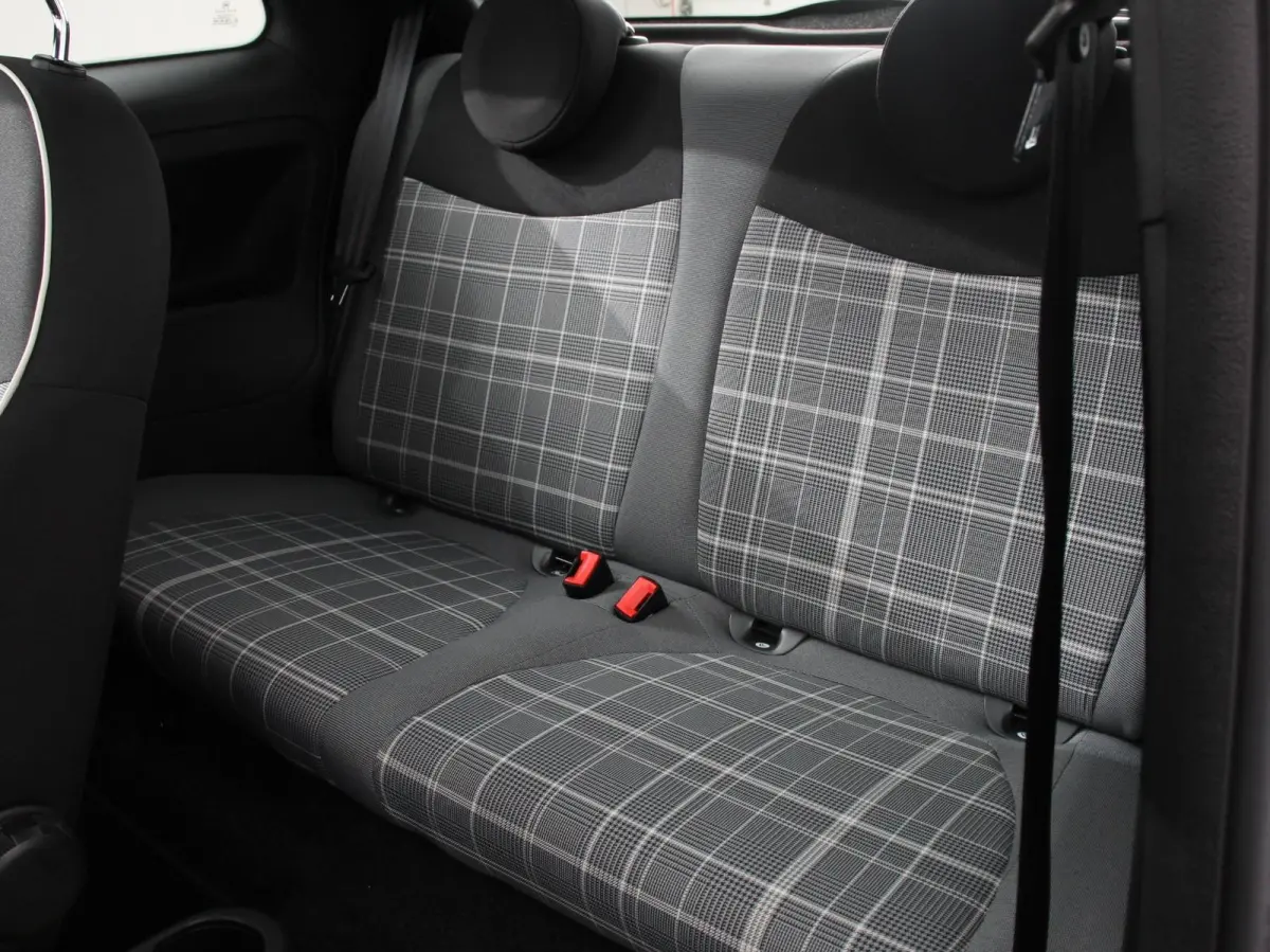 1.0 Hybrid Lounge Plus Cruise control Panorama dak Parkeersensor achter Climate control Apple carplay / Andriod auto