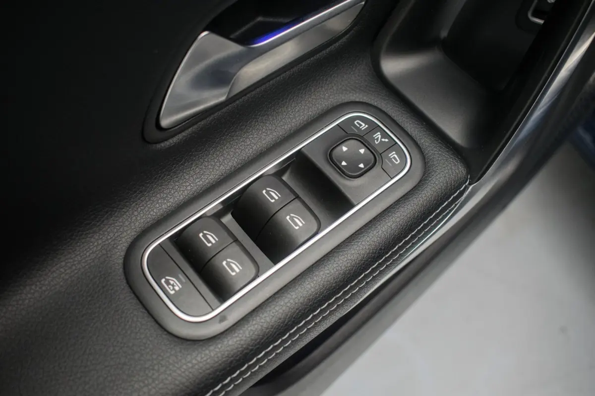 180 Business Solution Luxury NL-auto [ Panoramadak Sfeerverlichting Memory Carplay Camera Leder ]