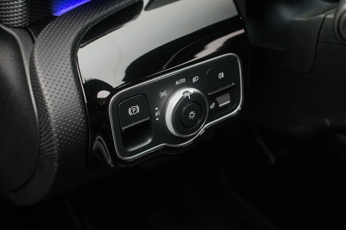 180 Business Solution Luxury NL-auto [ Panoramadak Sfeerverlichting Memory Carplay Camera Leder ]