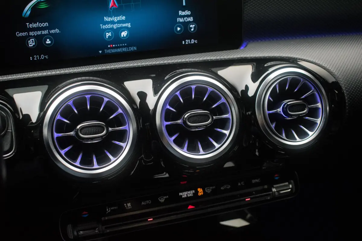 180 Business Solution Luxury NL-auto [ Panoramadak Sfeerverlichting Memory Carplay Camera Leder ]