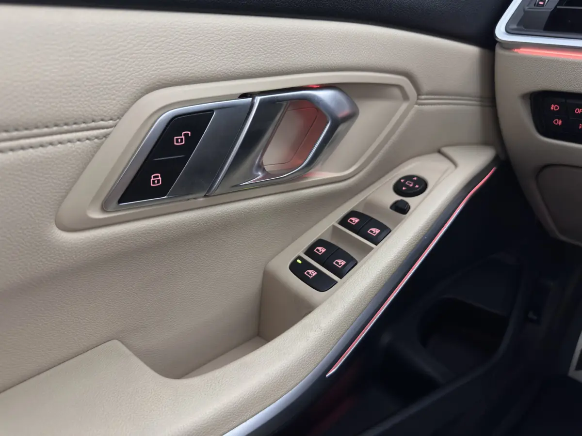 320d High Executive Edition *LEATHER | FULL-LED | HEATED-COMFORTSEATS | DIGI-COCKPIT | NAVI-FULLMAP | AMBIENT-LIGHT | ECC | PDC | CRUISE | 17''ALU*