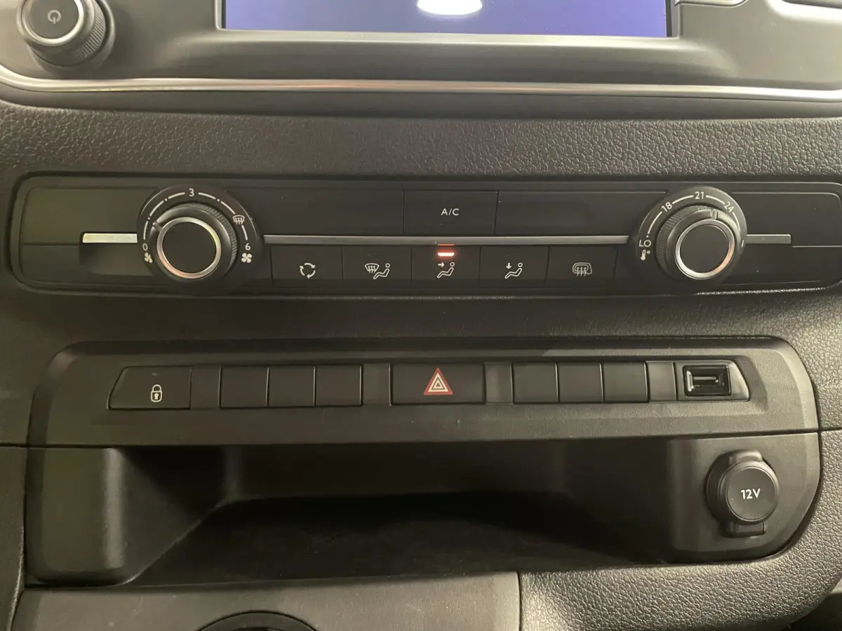 2.0 BlueHDI 180pk Automaat Dubbele Cabine Navigatie Airco Climate Control Parkeer sensoren Trekhaak