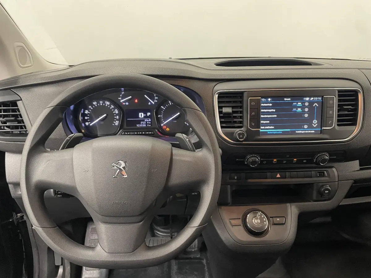 2.0 BlueHDI 180pk Automaat Dubbele Cabine Navigatie Airco Climate Control Parkeer sensoren Trekhaak