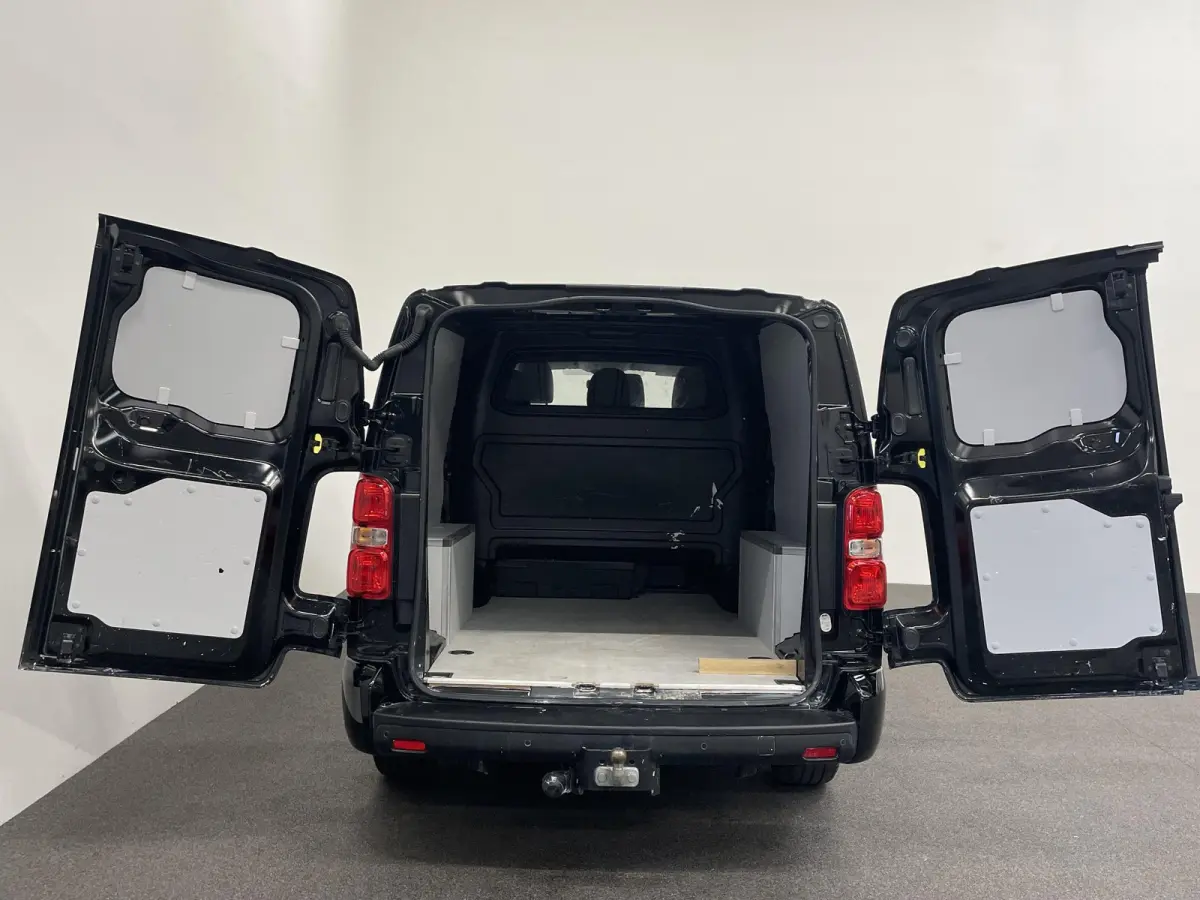 2.0 BlueHDI 180pk Automaat Dubbele Cabine Navigatie Airco Climate Control Parkeer sensoren Trekhaak