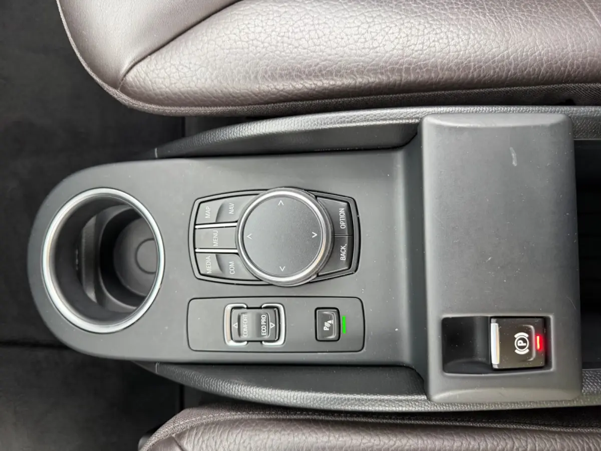 iPerf. 94Ah 33 kWh ** LED, LEDER, TREKH, CAMERA, ACC, NAVI+, 20-inch LMV ** UNFALLFREI - VOL. BMW ONDERH. ** ** INFORMEER OOK NAAR ONZE AANTREKKELIJKE FINANCIAL-LEASE TARIEVEN **
