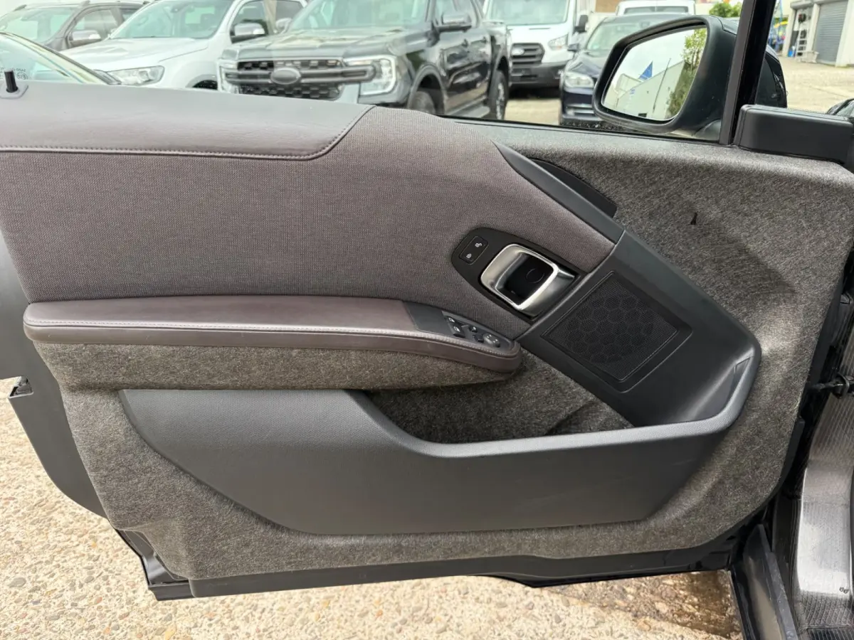 iPerf. 94Ah 33 kWh ** LED, LEDER, TREKH, CAMERA, ACC, NAVI+, 20-inch LMV ** UNFALLFREI - VOL. BMW ONDERH. ** ** INFORMEER OOK NAAR ONZE AANTREKKELIJKE FINANCIAL-LEASE TARIEVEN **