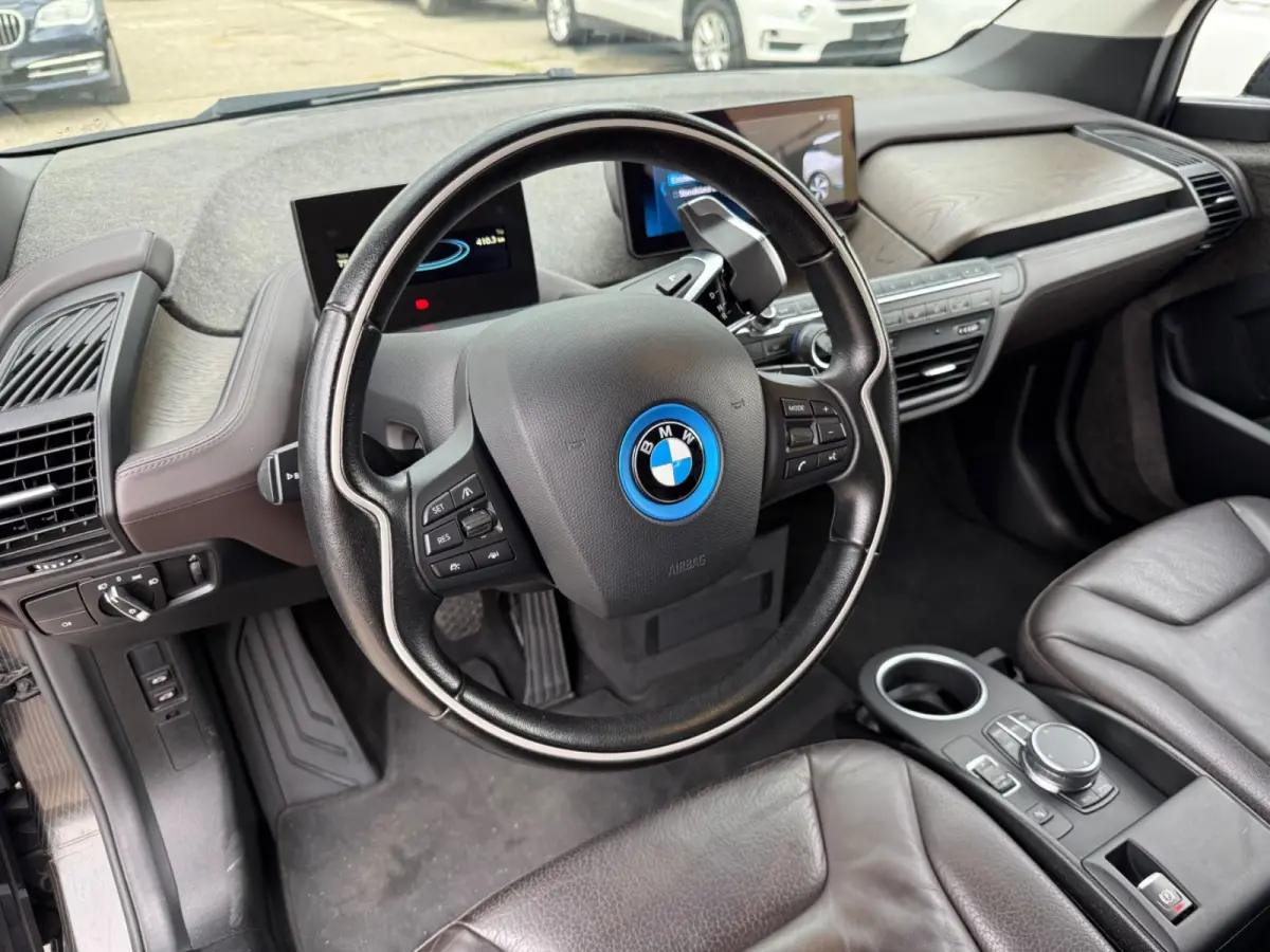 iPerf. 94Ah 33 kWh ** LED, LEDER, TREKH, CAMERA, ACC, NAVI+, 20-inch LMV ** UNFALLFREI - VOL. BMW ONDERH. ** ** INFORMEER OOK NAAR ONZE AANTREKKELIJKE FINANCIAL-LEASE TARIEVEN **