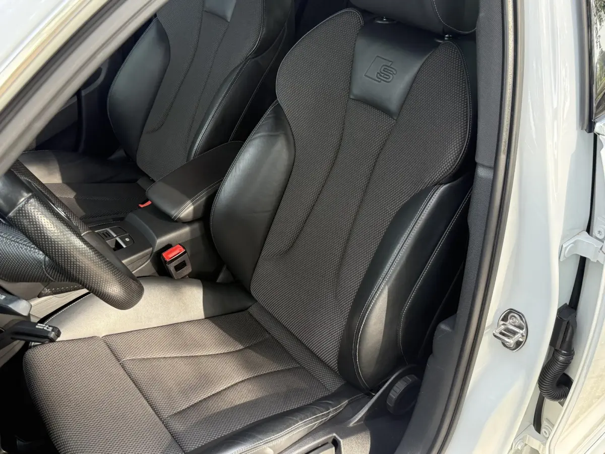 1.0 TFSI Sport S Line Edition | PDC | Climate control | Navigatie | Apple CarPlay/Android Auto | LM Velgen