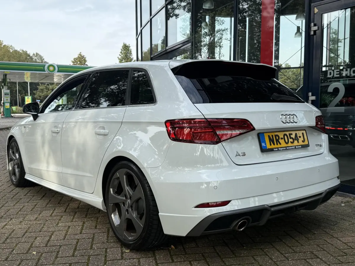 1.0 TFSI Sport S Line Edition | PDC | Climate control | Navigatie | Apple CarPlay/Android Auto | LM Velgen