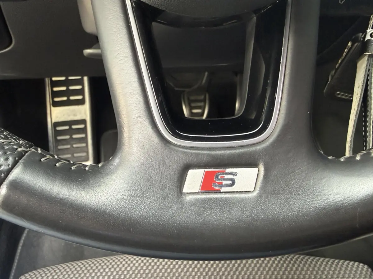 1.0 TFSI Sport S Line Edition | PDC | Climate control | Navigatie | Apple CarPlay/Android Auto | LM Velgen