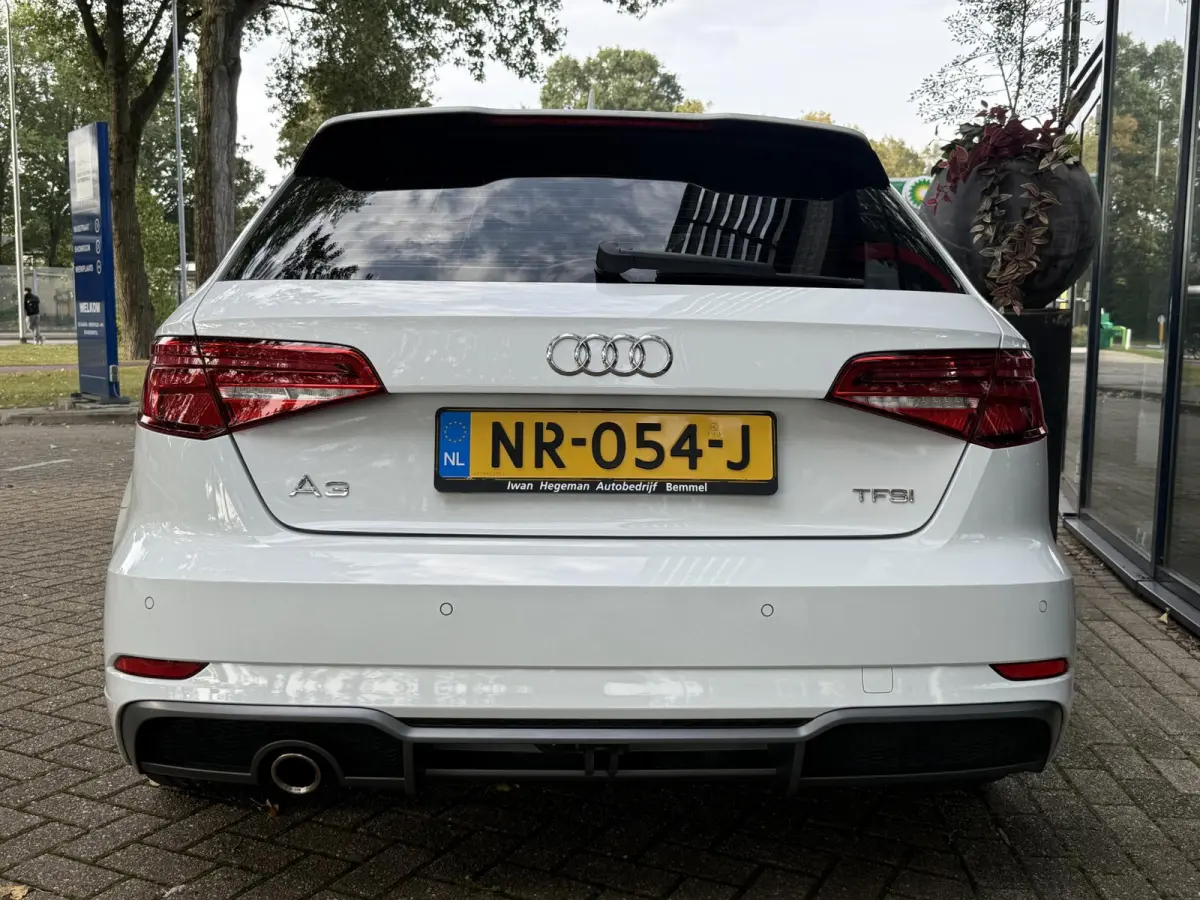 1.0 TFSI Sport S Line Edition | PDC | Climate control | Navigatie | Apple CarPlay/Android Auto | LM Velgen