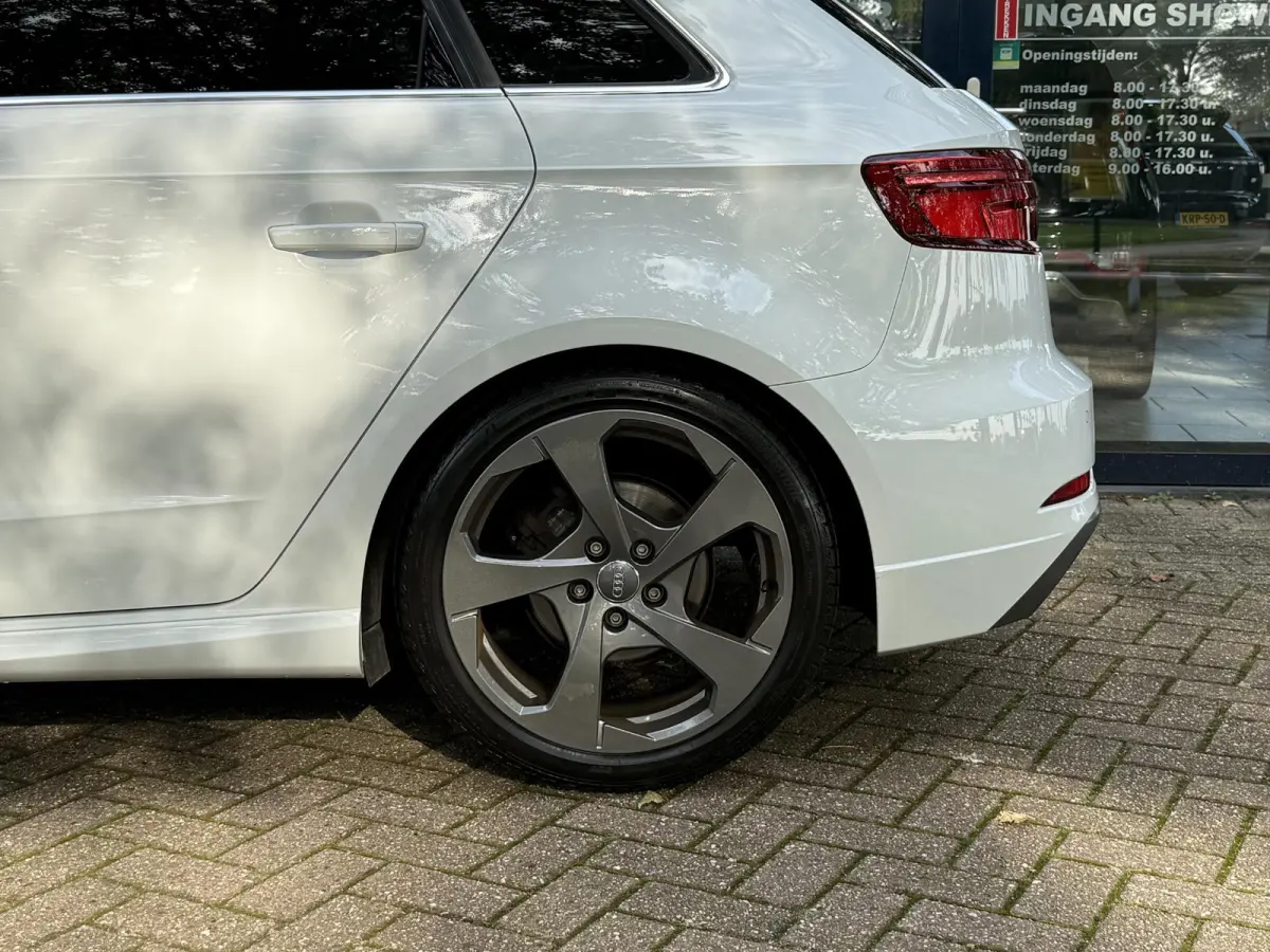 1.0 TFSI Sport S Line Edition | PDC | Climate control | Navigatie | Apple CarPlay/Android Auto | LM Velgen
