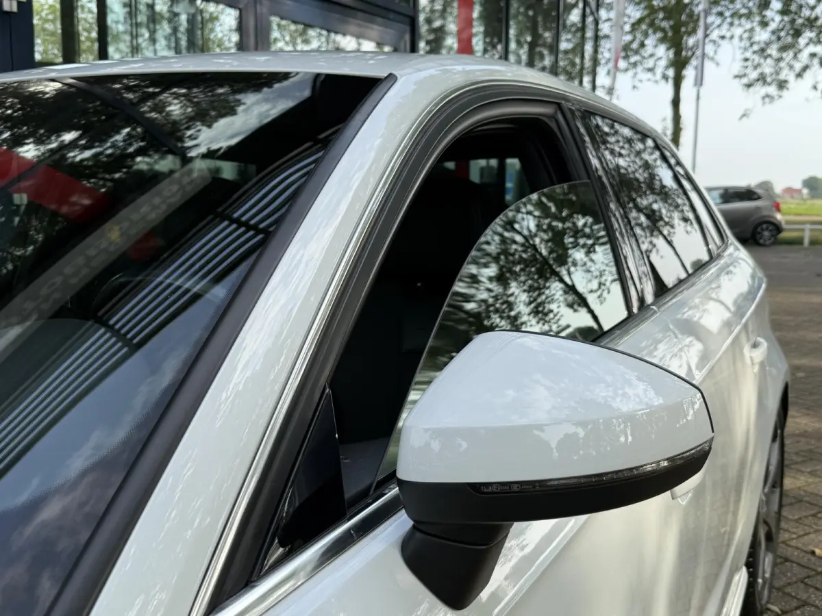 1.0 TFSI Sport S Line Edition | PDC | Climate control | Navigatie | Apple CarPlay/Android Auto | LM Velgen