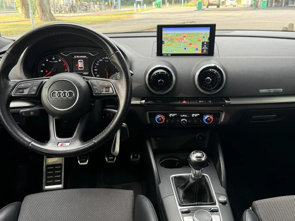 1.0 TFSI Sport S Line Edition | PDC | Climate control | Navigatie | Apple CarPlay/Android Auto | LM Velgen