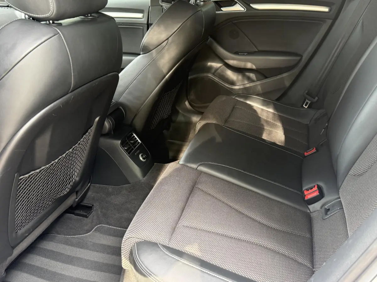 1.0 TFSI Sport S Line Edition | PDC | Climate control | Navigatie | Apple CarPlay/Android Auto | LM Velgen