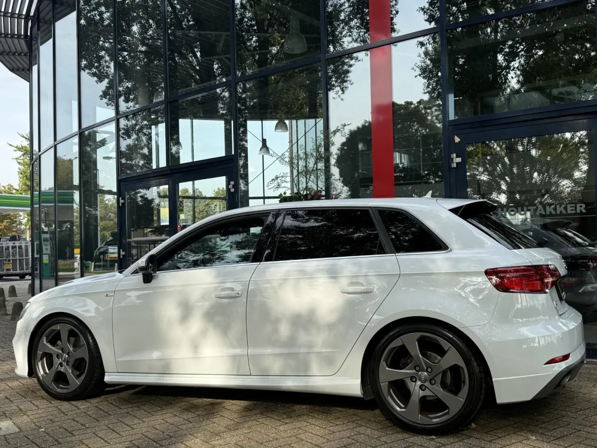 1.0 TFSI Sport S Line Edition | PDC | Climate control | Navigatie | Apple CarPlay/Android Auto | LM Velgen