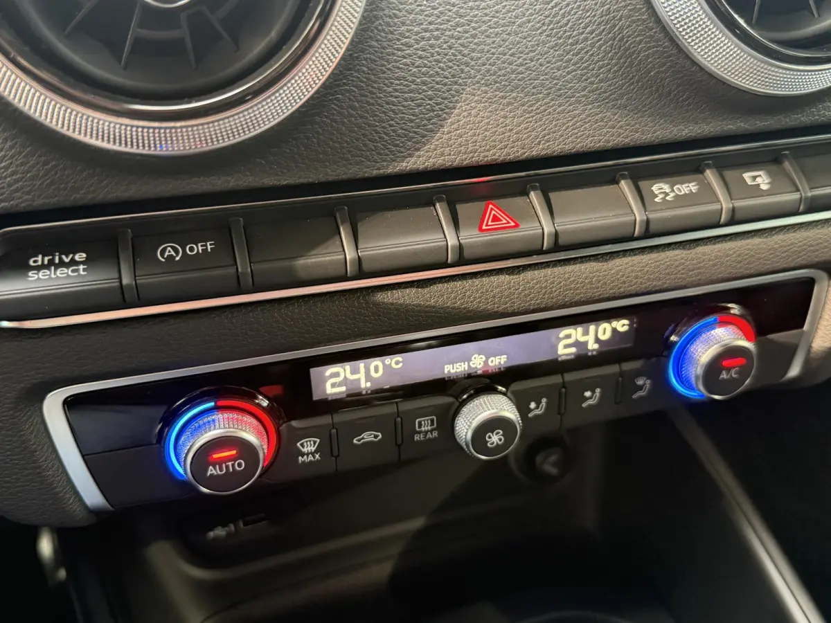 1.0 TFSI Sport S Line Edition | PDC | Climate control | Navigatie | Apple CarPlay/Android Auto | LM Velgen