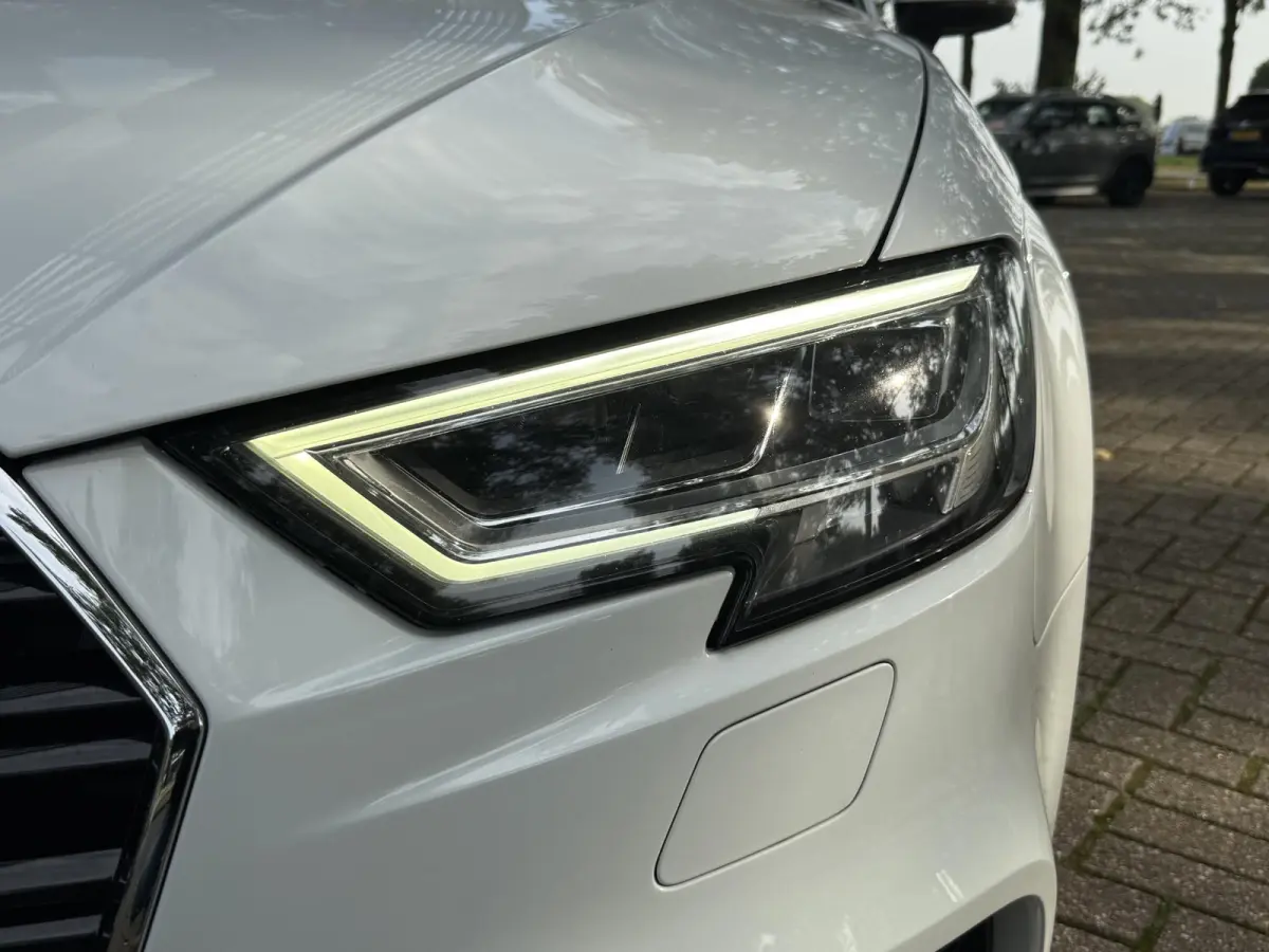 1.0 TFSI Sport S Line Edition | PDC | Climate control | Navigatie | Apple CarPlay/Android Auto | LM Velgen