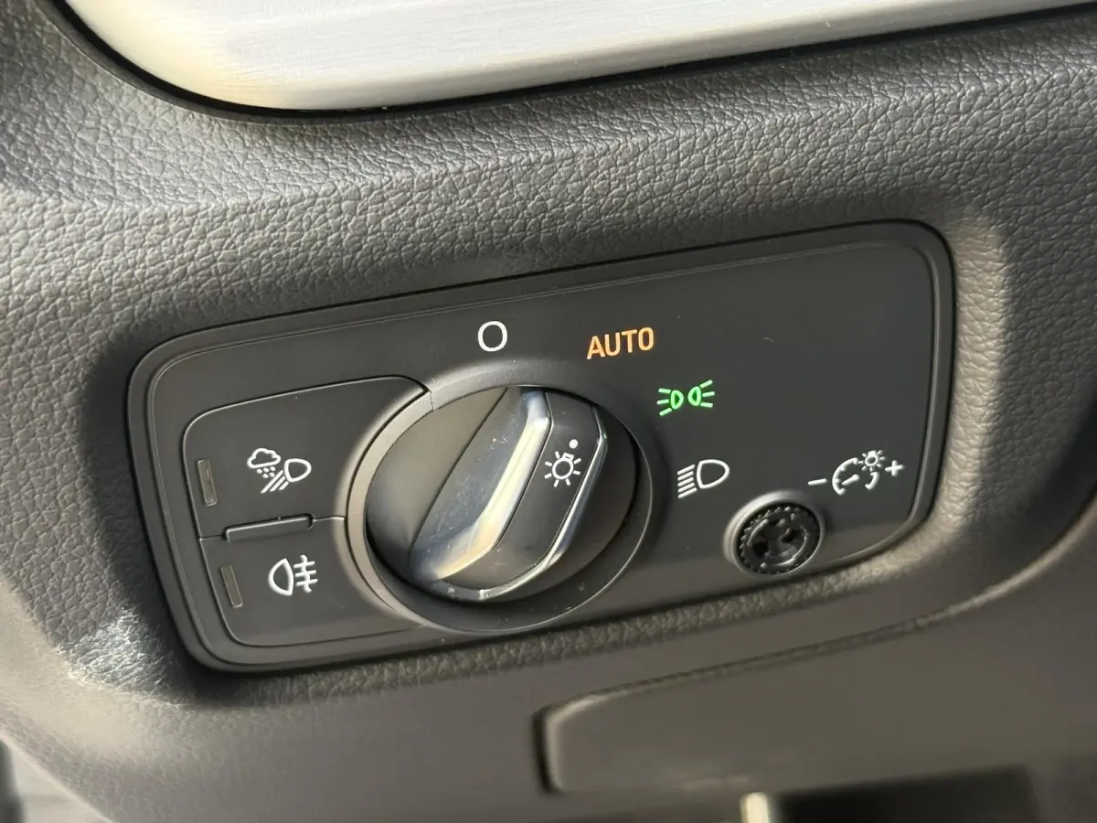 1.0 TFSI Sport S Line Edition | PDC | Climate control | Navigatie | Apple CarPlay/Android Auto | LM Velgen