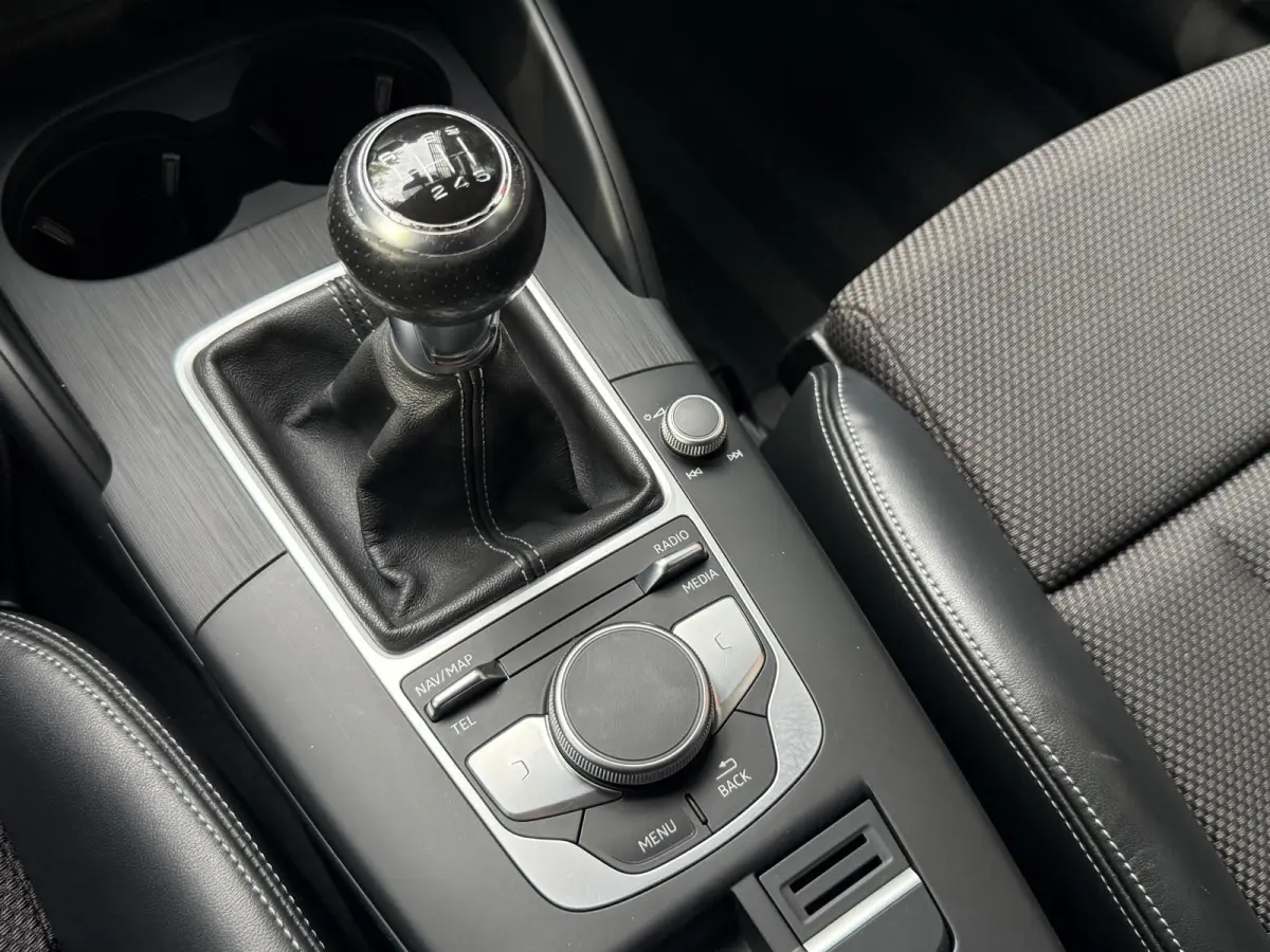 1.0 TFSI Sport S Line Edition | PDC | Climate control | Navigatie | Apple CarPlay/Android Auto | LM Velgen