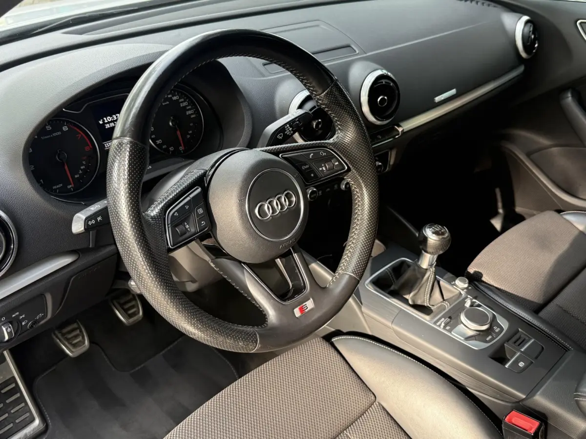 1.0 TFSI Sport S Line Edition | PDC | Climate control | Navigatie | Apple CarPlay/Android Auto | LM Velgen