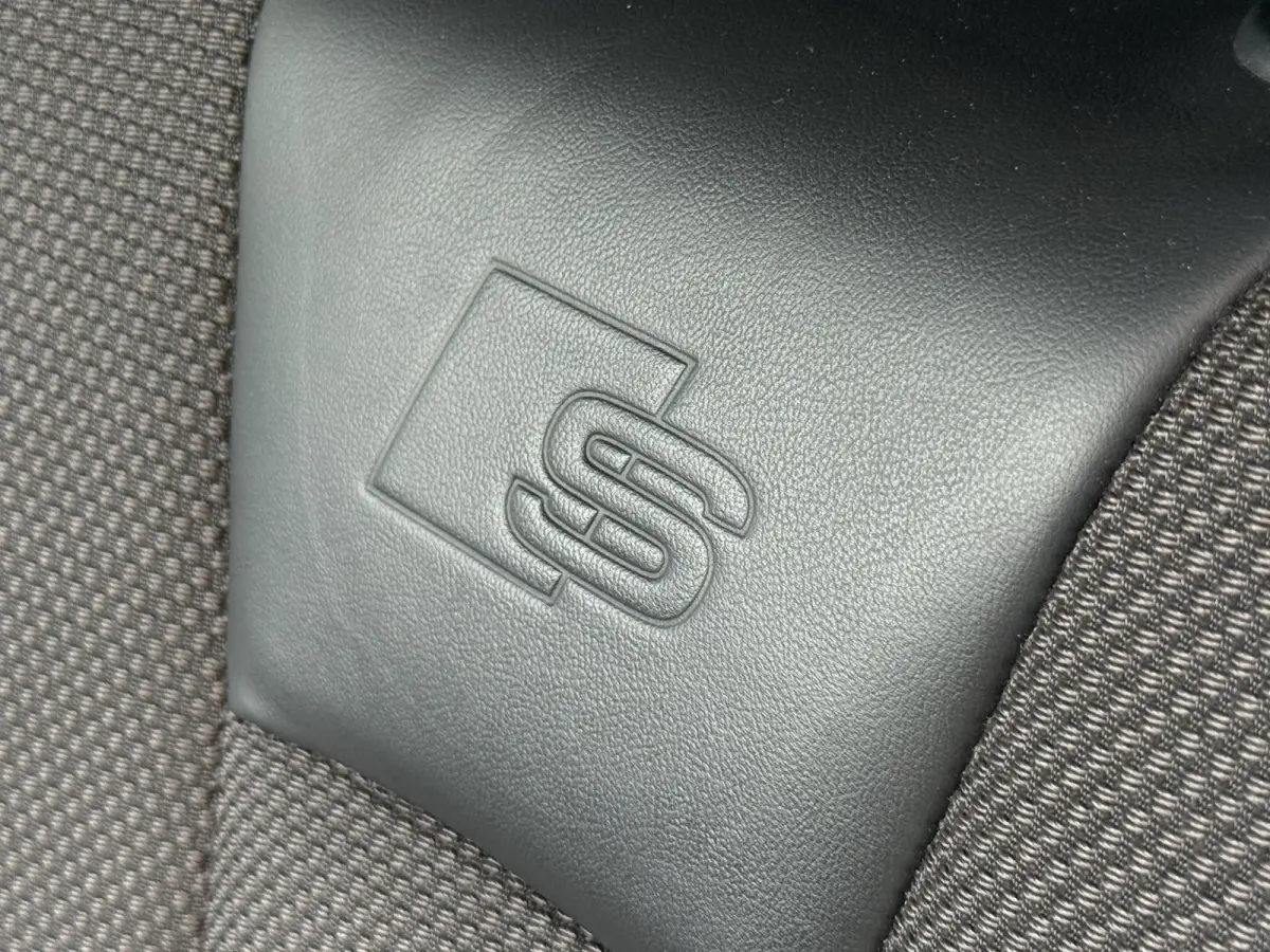 1.0 TFSI Sport S Line Edition | PDC | Climate control | Navigatie | Apple CarPlay/Android Auto | LM Velgen