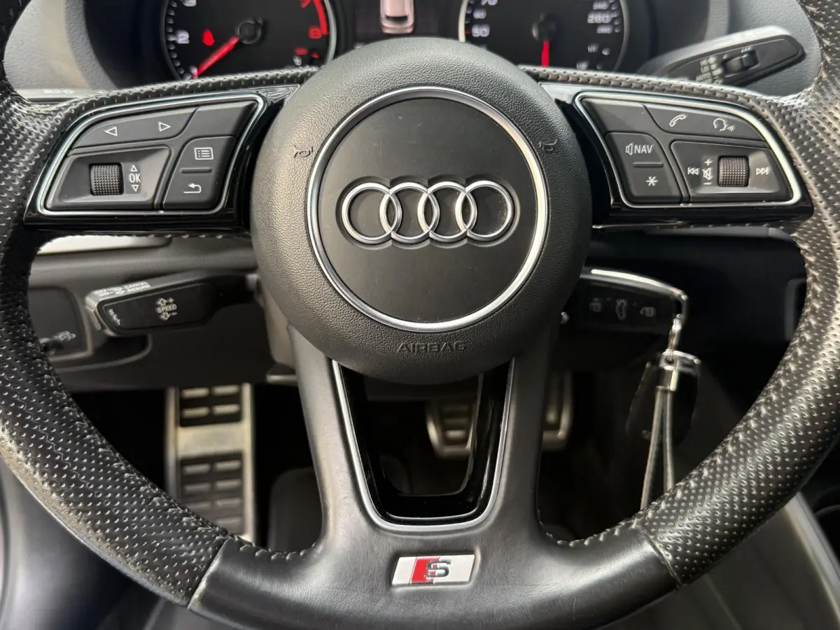 1.0 TFSI Sport S Line Edition | PDC | Climate control | Navigatie | Apple CarPlay/Android Auto | LM Velgen
