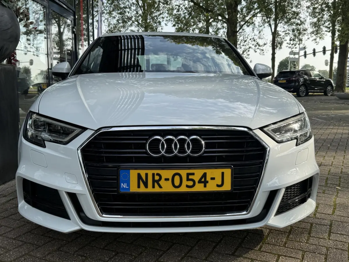 1.0 TFSI Sport S Line Edition | PDC | Climate control | Navigatie | Apple CarPlay/Android Auto | LM Velgen