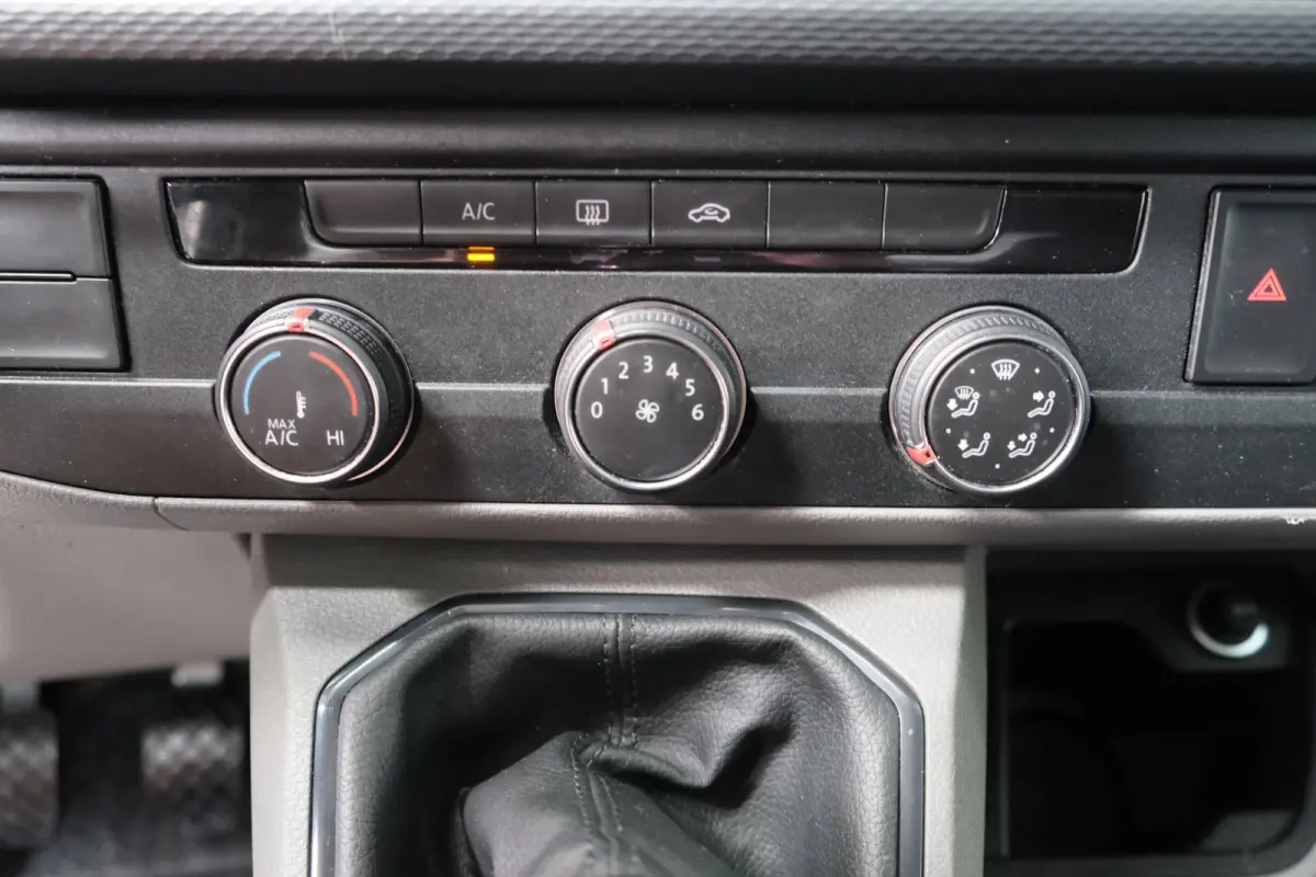 2.0 TDI L1H1 26 DC - N.A.P. Airco, Cruise, Navi, Carplay, Trekhaak.