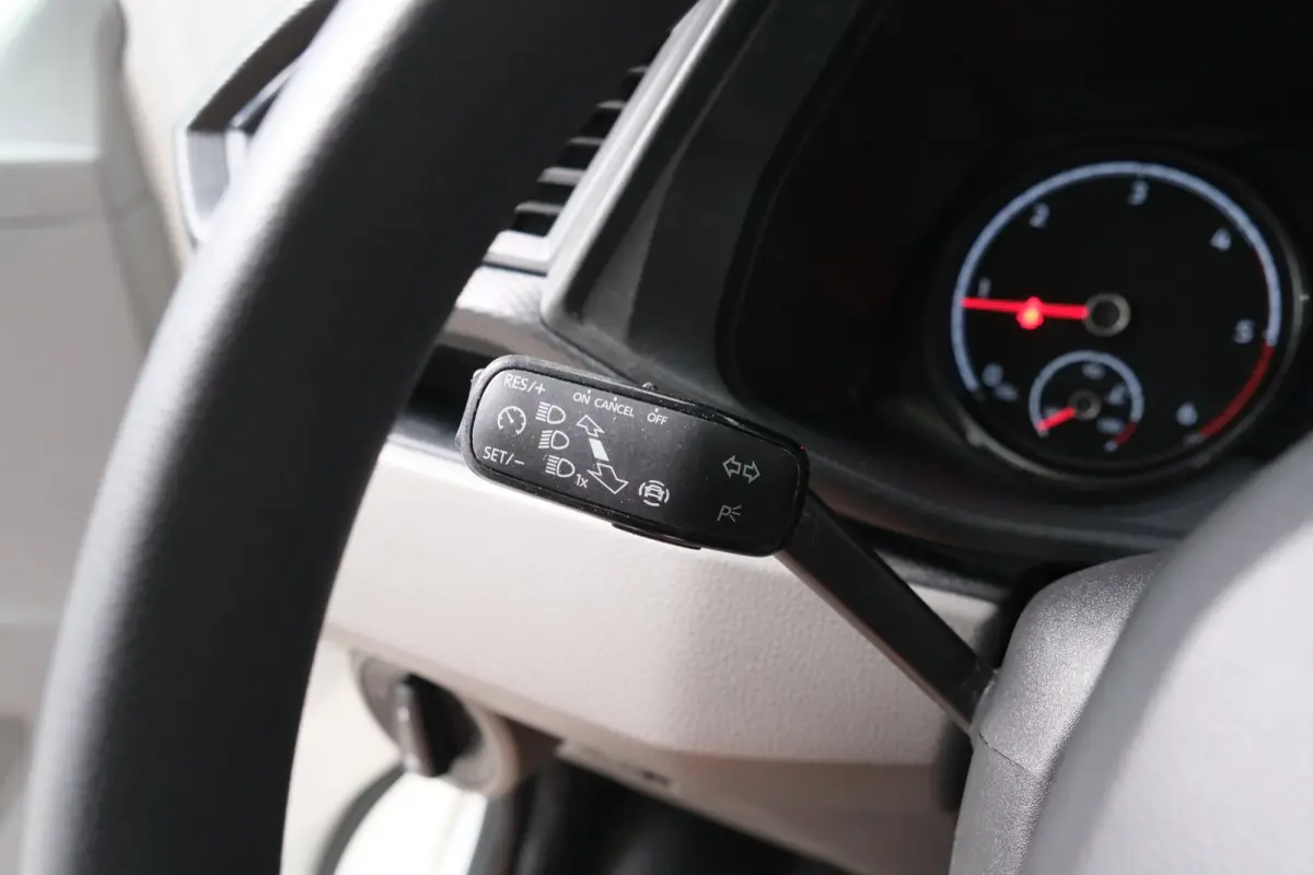 2.0 TDI L1H1 26 DC - N.A.P. Airco, Cruise, Navi, Carplay, Trekhaak.