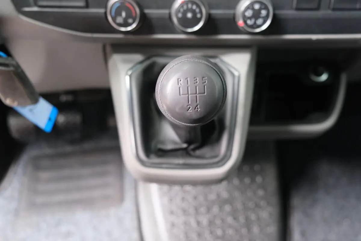 2.0 TDI L1H1 26 DC - N.A.P. Airco, Cruise, Navi, Carplay, Trekhaak.