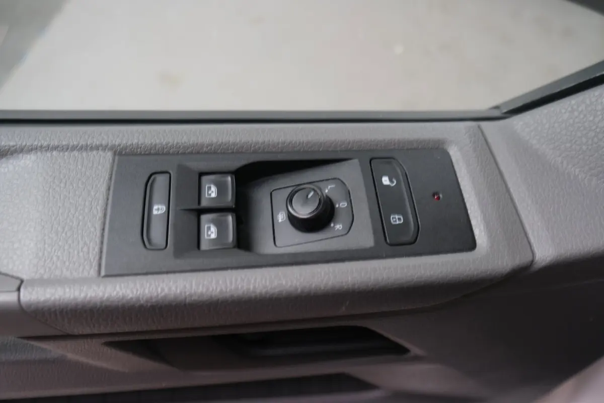 2.0 TDI L1H1 26 DC - N.A.P. Airco, Cruise, Navi, Carplay, Trekhaak.