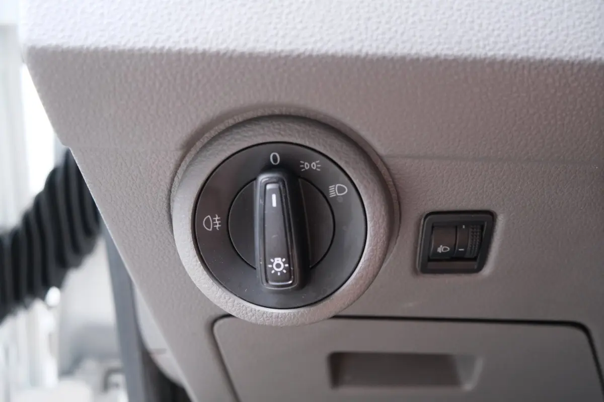 2.0 TDI L1H1 26 DC - N.A.P. Airco, Cruise, Navi, Carplay, Trekhaak.