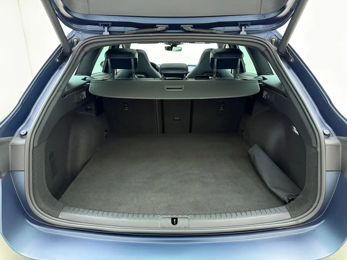 1.4 e-Hybrid VZ Copper Edition | Panoramadak | Lederen Bekleding | Elek. Stoel | Virtual Cockpit | Sfeerverlichting | Elektrische Kofferklep |